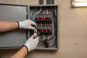 Changer un disjoncteur EDF : quand est-ce gratuit ?